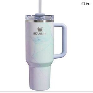 NWT Stanley Watercolor Dusk Quencher H2.0 Tumbler